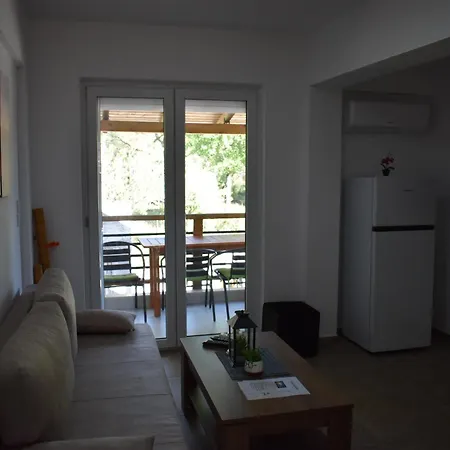 Arcadia - Walking Distance To Beach Apartment